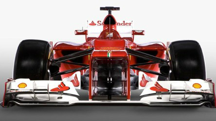 Com linhas retas e degrau no bico, Ferrari lança seu carro para 2012 Com linhas retas e degrau no bico, Ferrari lança seu carro para 2012