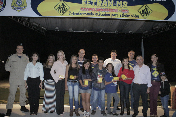 Autoridades presentes entregaram os prêmios aos vencedores do Fetran 2014 / Foto: Decom
