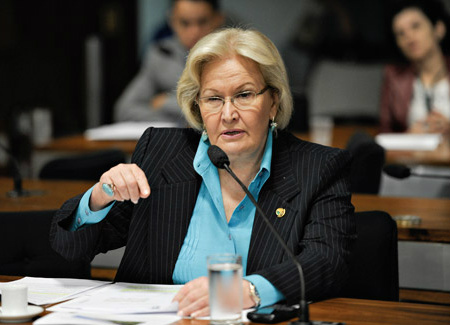 Autora do projeto que beneficia autônomos, Ana Amélia também relatou projeto do 