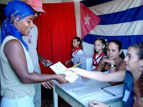 Cubanos vão às urnas amanhã para escolher representantes no Parlamento