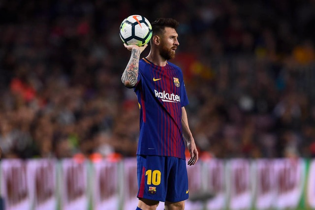 “Gostaria de jogar com Messi”, afirma lateral da Seleção Brasileira Messi foi um dos prestigiados pelo prêmio da Fifa (Foto: Josep LAGO / AFP)