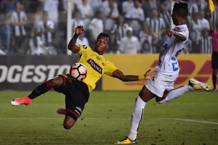 Barcelona-EQU foi carrasco de Palmeiras e Santos (Foto: Nelson Almeida/AFP)