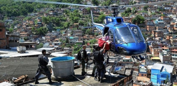 Detran apoia operação no Complexo do Alemão com equipamento que identifica suspeitos