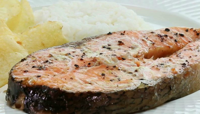 Salmão assado no papel alumínio: receita para surpreender em uma refeição Salmão assado no papel alumínio: receita para surpreender em uma refeição