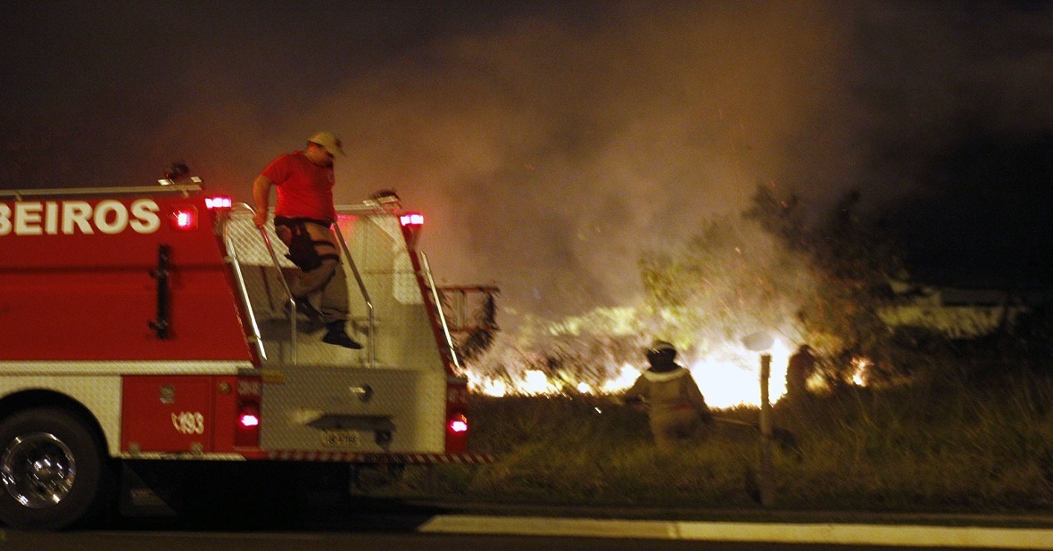 Em dias de tempo seco, Bombeiros alertam: queimada é crime Em dias de tempo seco, Bombeiros alertam: queimada é crime