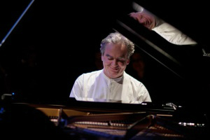 Benjamim Taubkin faz a primeira apresentação no VI Prelúdios