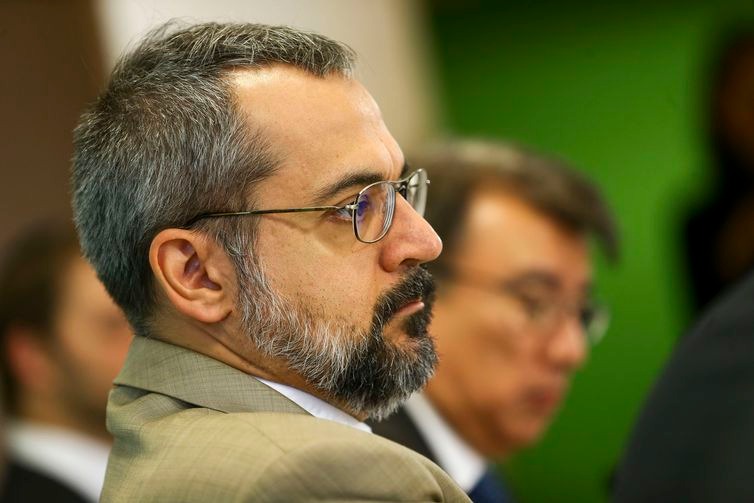MEC pretende implantar no país 108 escolas cívico-militares até 2023 O ministro da Educação, Abraham Weintraub, durante apresentação do Compromisso Nacional pela Educação Básica, hoje, em Brasília (Marcelo Camargo/Agência Brasil)