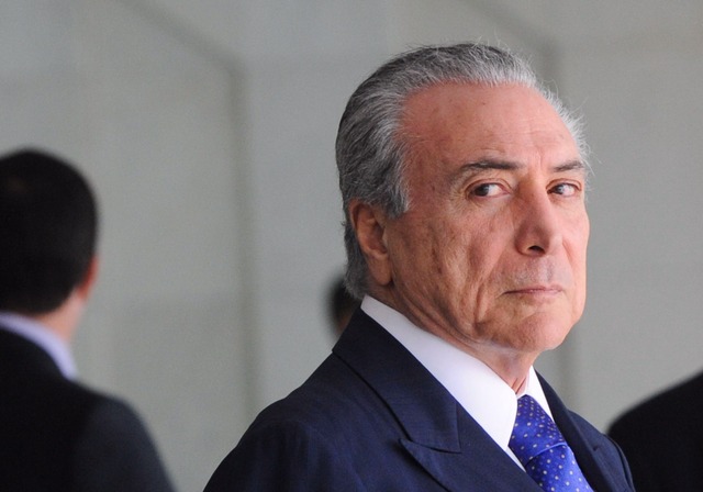 Temer saiu caminhando para ser levado ao hospital, informa Planalto Presidente Temer é encaminhado a centro cirúrgico após passar mal