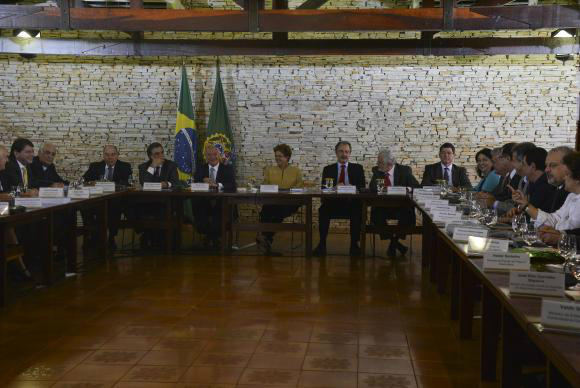 Dilma pede a ministros austeridade nos gastos e ações de combate à corrupção Na primeira reunião com a equipe, a presidenta Dilma Rousseff recomendou que, mesmo com menos recursos, os ministros continuem tocando projetos de suas pastasFoto:José Cruzl