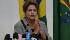 Dilma: governo errou ao deixar setor privado controlar matrículas do Fies Presidente da República admite erro no controle do financiamento estudantil, que está sendo ajustado / José Cruz/Agência Brasil