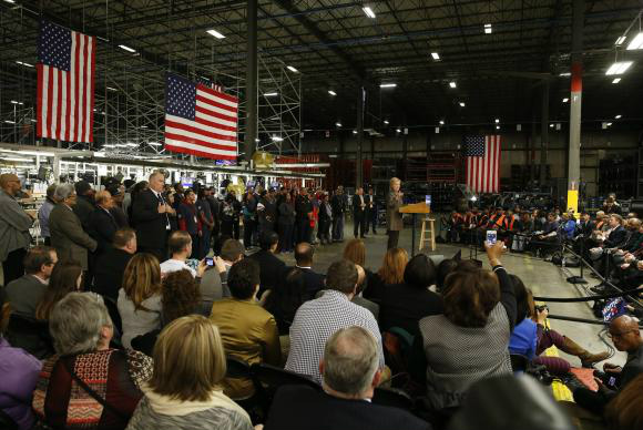 A candidata democrata Hillary Clinton discursa durante as prévias eleitorais do partido em Detroid, MichiganJeff Kowalsky/EPA/Agência Lusa