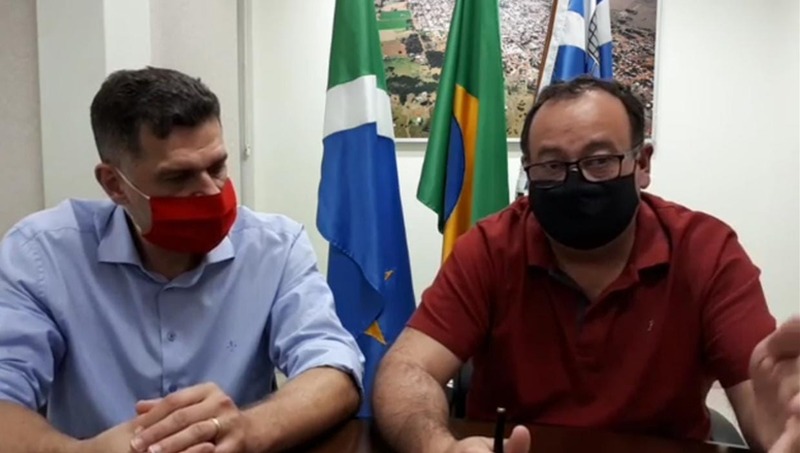 Dr. Baggio e Dr. Bandeira durante a live desta sexta-feira (24) / Foto: Reprodução