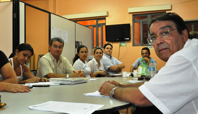 Secretaria de Saúde e equipe médica debatem a atenção básica da saúde de Amambai a reunião objetivou debater e planejar formas mais eficazes de trabalho referente à atenção básica do município.