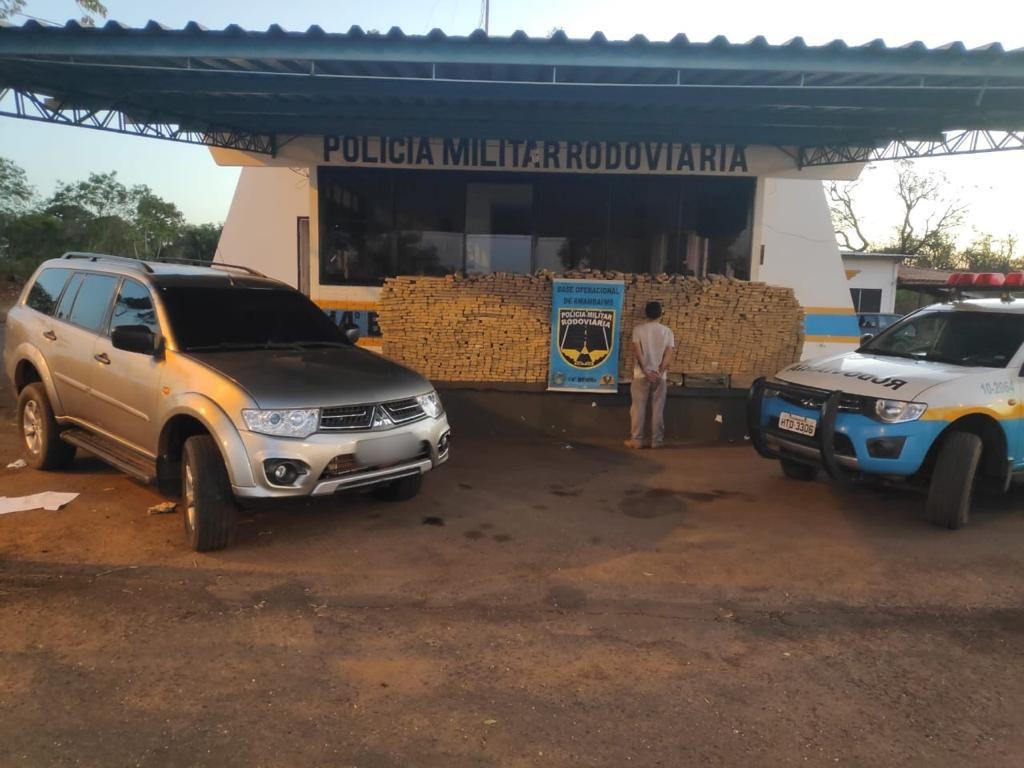 Polícia Militar Rodoviária recupera em Amambai veículo de luxo roubado em MG Em consulta na base de dados policiais, contatou-se que o Pajero tinha registro de furto ou roubo ocorrido em de Juiz de Fora (MG) / Foto: PMR