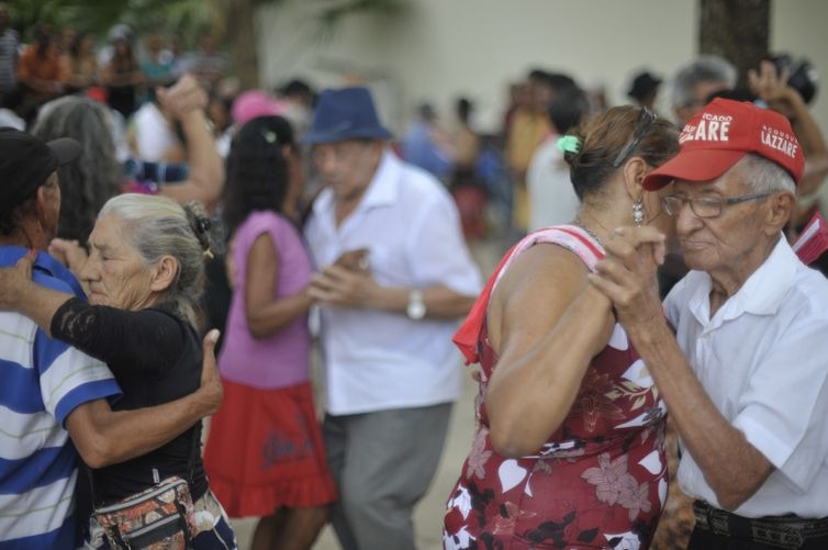 Dia dos Avós: exercício físico na terceira idade promove bem estar Foto: Agência Brasil