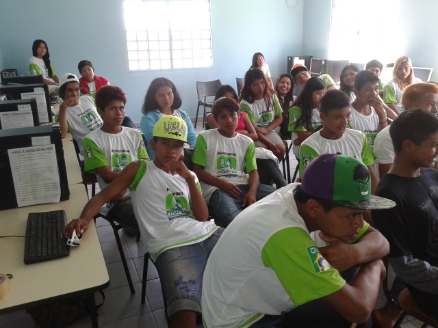 O público-alvo do curso constitui-se, em sua maioria, de jovens cujas famílias são beneficiárias do Bolsa Família. 