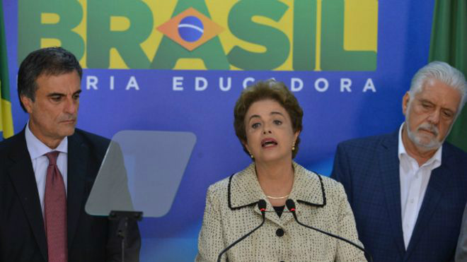 Semana difícil para Dilma terá impacto no processo de impeachment? Ao lado de Cardozo (esq.) e Jaques Wagner, Dilma rebateu acusações atribuídas a Delcídio