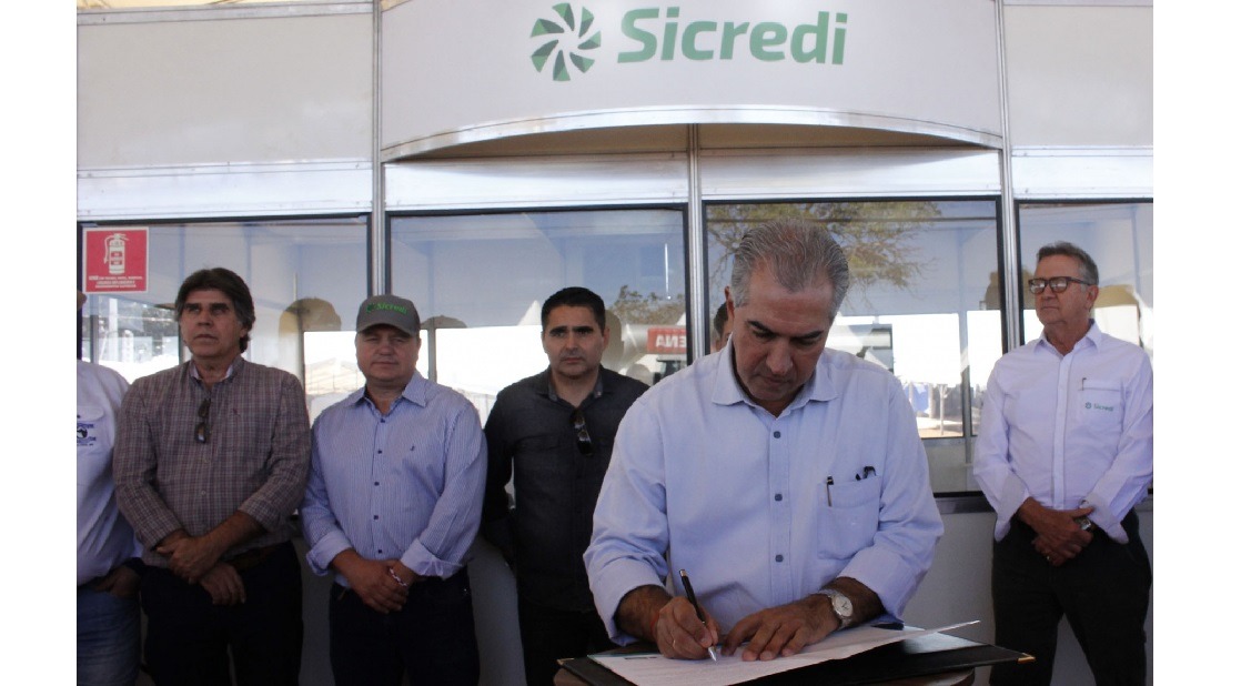 Governo amplia linha de crédito para agricultores de MS Foto: Governador Reinaldo Azambuja assina termo de cooperação técnica que financia projetos de investimentos e custeio agrícola e pecuário / Foto: Divulgação