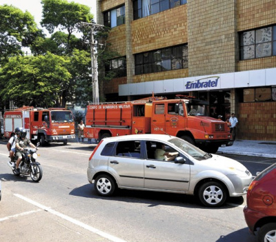 Pane cala milhares de celulares, para bancos e prejudica vendas Pane cala milhares de celulares, para bancos e prejudica vendas