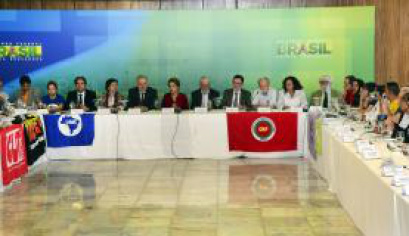 Movimentos sociais defendem mandato de Dilma, mas cobram fim do ajuste fiscal Brasília - A presidenta Dilma Rousseff recebe representantes da Frente Brasil Popular no Palácio do PlanaltoFoto: José Cruz/Agência Brasil