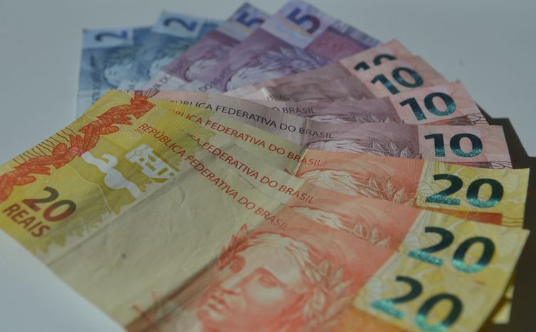 Instituições financeiras reduzem estimativa de inflação para 4,11%
