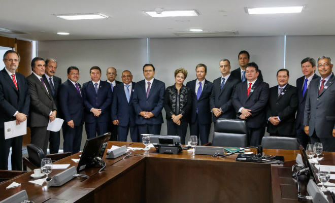 Dilma recebe plano de combate à corrupção da OAB Encontro da presidenta Dilma com presidente da OAB e representantes da Ordem nos estados Foto: Divulgação