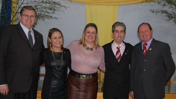 (E/D) Os novos sócios Sérgio Périus, Evanir Dalberto e Milena Maia, com Cassiano e Walmir Ritter, que recebeu o título Paul Harris.