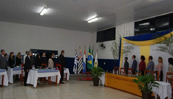 Cerca de 90 pessoas, entre associados do Rotary, Rotaract e Interact, familiares, representantes de entidades, autoridades e convidados prestigiaram a solenidade de posse das lideranças rotárias.