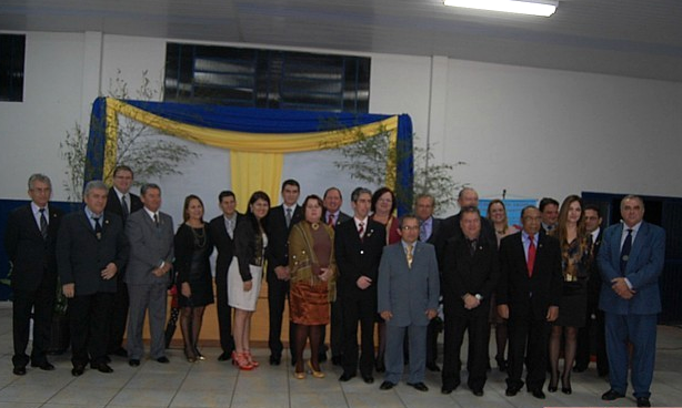 O Rotary Club de Amambai foi fundado em 29 de novembro de 1952 e atualmente possui 23 sócios que se reúnem semanalmente.