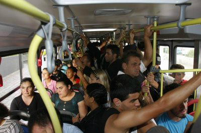 Senado terá CPI para investigar setor de transporte público Senadores vão instalar em 2014 uma CPI para apurar os vícios em processos licitatórios que inibem a concorrência no setor de transporte público