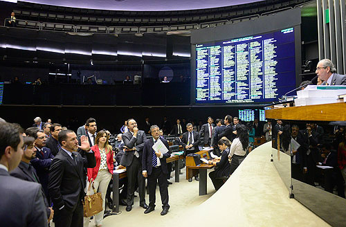 Câmara vota projeto de lei que amplia enquadramento de empresas no Supersimples Câmara vota projeto de lei que amplia enquadramento de empresas no Supersimples