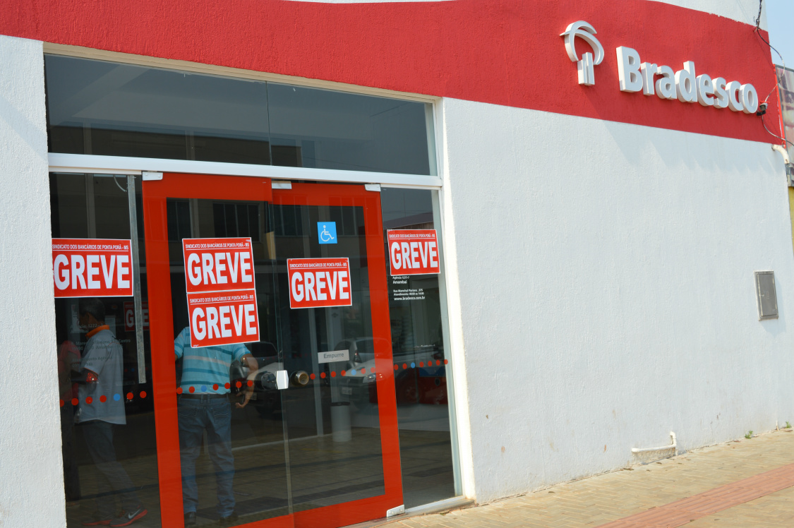 Bancários de Amambai estão em greve As agências bancárias de Amambai que estão paralisadas são o Banco do Brasil, Bradesco, HBSC e Caixa Econômica Federal / Foto: Moreira Produções