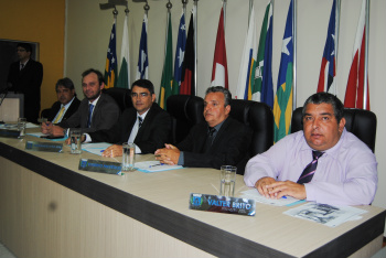 Vereadores de Amambai manifestam suas posições políticas na 1ª sessão Vereadores de Amambai manifestam suas posições políticas na 1ª sessão