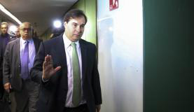 Rodrigo Maia diz que cassação de Cunha era o “que tinha que ser feito” O deputado Rodrigo Maia chega à Câmara dos Deputados Marcelo Camargo/Agência Brasil