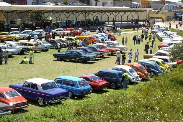 Aral Moreira sedia Festival de Pipas e Encontro de Carros Antigos