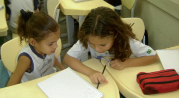 163 benefícios do Bolsa Família são suspensos ou bloqueados em Amambai Para receber o benefício, as crianças e adolescentes precisam ter frequência mínima na escola.