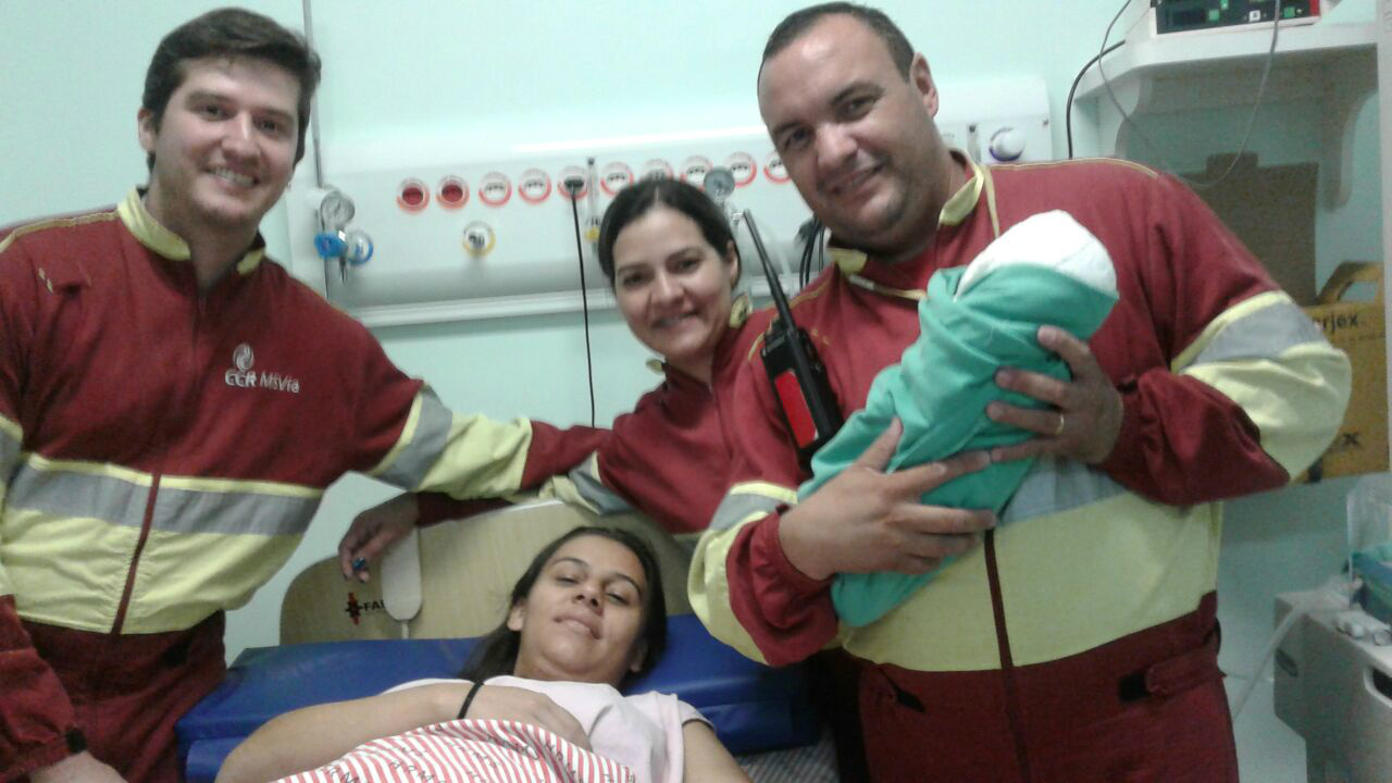 No domingo de Páscoa, um bebê nasceu em uma UTI móvel da CCR MSVia Foto: Divulgação