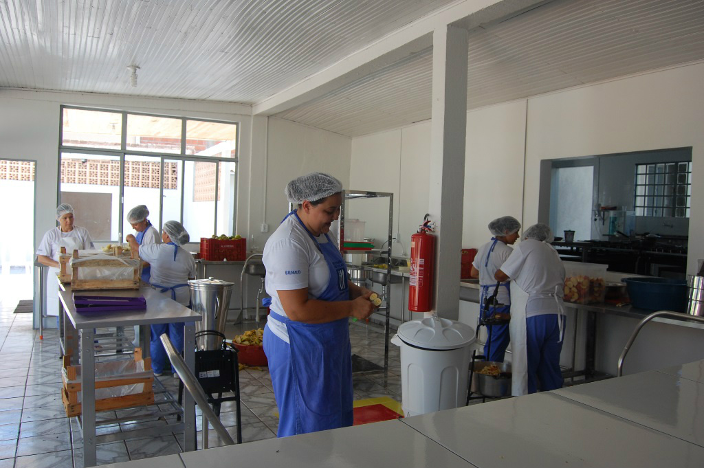 Reforma do Centro de Eventos qualifica atendimento em Amambai Cozinha Central vai produzir diariamente cerca de 3.500 merendas para alunos das rede municipal de ensino - escolas e centros de educação infantil