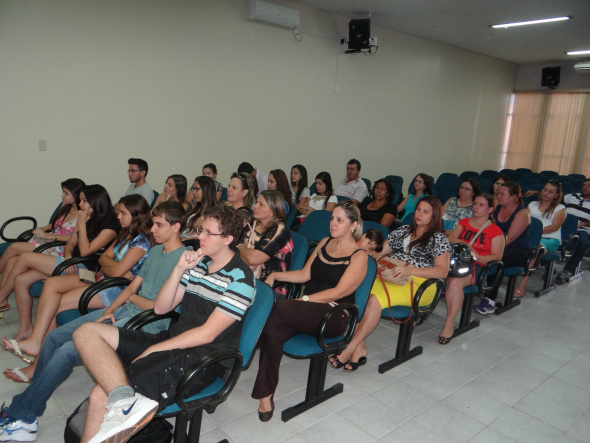Luciney solicita transporte escolar para alunos de cursinho pré-vestibular Estudantes, acompanhados de alguns pais, estiveram acompanhando a sessão / Foto: Moreira Produções