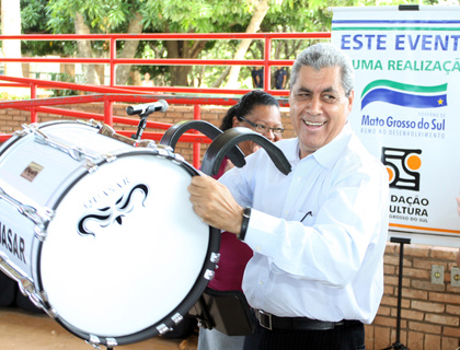 Governador entrega 144 instrumentos à corporações musicais de dez municípios