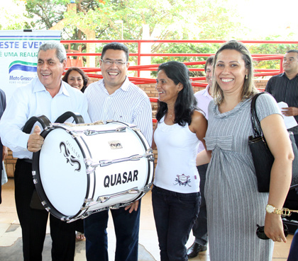 Governador entrega 144 instrumentos à corporações musicais de dez municípios
