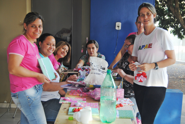 Apae de Amambai realiza a 2ª Amostra de Arte e Artesanato Os artesanatos expostos na amostra foram confeccionados pelos integrantes das Oficinas Protegidas Terapêuticas e do Projeto de Artesanato das Mães / Foto: Moreira Produções