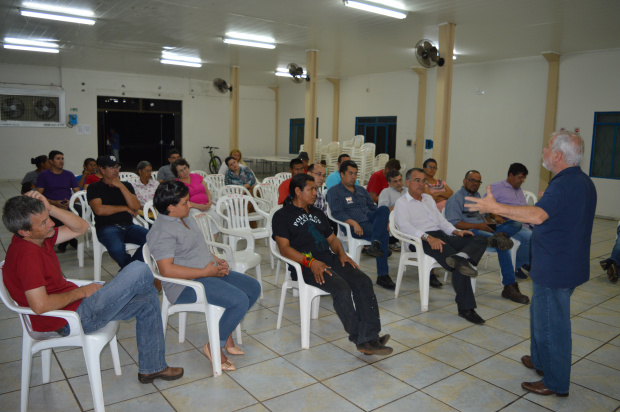 Direção estadual do PT reúne-se com membros da coligação Frente Amambai Popular Presidente do diretório estadual do PT, ex-deputado federal Antonio Carlos Biffi, durante encontro com membros da Frente Amambai Popular / Foto: Moreira Produções