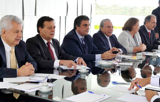Base discorda e governo desiste de plebiscito já Base discorda e governo desiste de plebiscito já