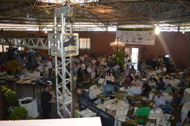 Leilões da 28ª Expobai trouxeram bons resultados O Tatersal passou por reformas / Foto: Moreira Produções