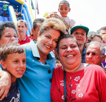 Campanha de Dilma diz que ela tem 47% e Aécio 44% Campanha de Dilma diz que ela tem 47% e Aécio 44%