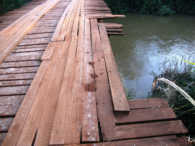 Amambai e Aral Moreira viabilizam reconstrução de ponte sobre Rio Amambai A ponte sobre o rio Amambai, localizada na região da escola Agrícola, está sem condições de tráfego.