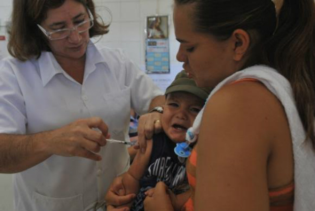 Campanha de vacinação contra a gripe começou nesta segunda em Amambai Crianças até 2 anos são as primeiras a receberem a vacina contra a gripe na campanha deste ano / Foto: Assessoria