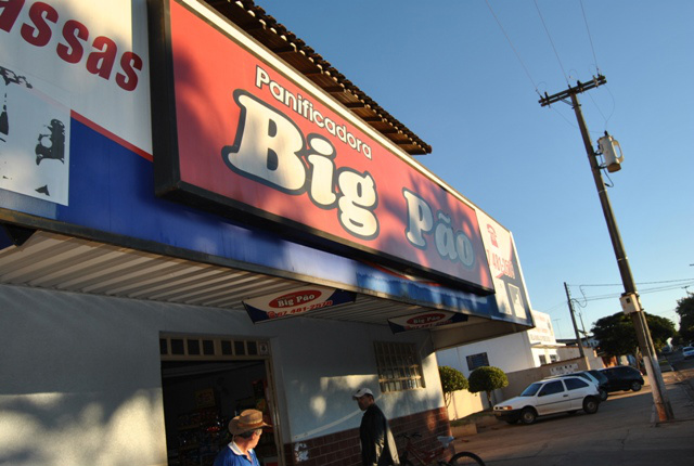 Padaria Big Pão: 14 anos de amizade oferecendo os melhores produtos Panificadora Big Pão, há 14 anos, uma das melhores panificadoras de Amambai. Foto: Moreira Produções.