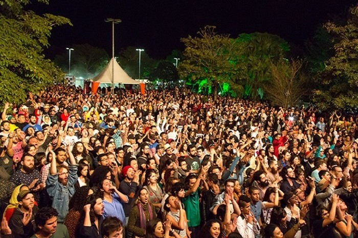 O festival reúne milhares de pessoas na Praça da Liberdade